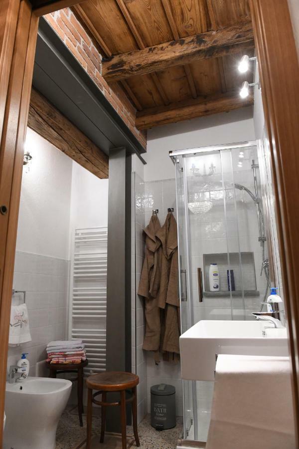 La Casa Di Eva Apartment Cuneo Bagian luar foto