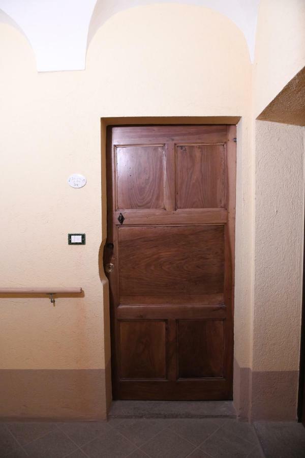 La Casa Di Eva Apartment Cuneo Bagian luar foto