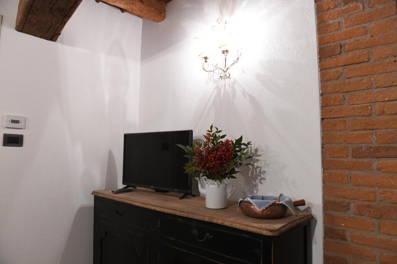 La Casa Di Eva Apartment Cuneo Bagian luar foto