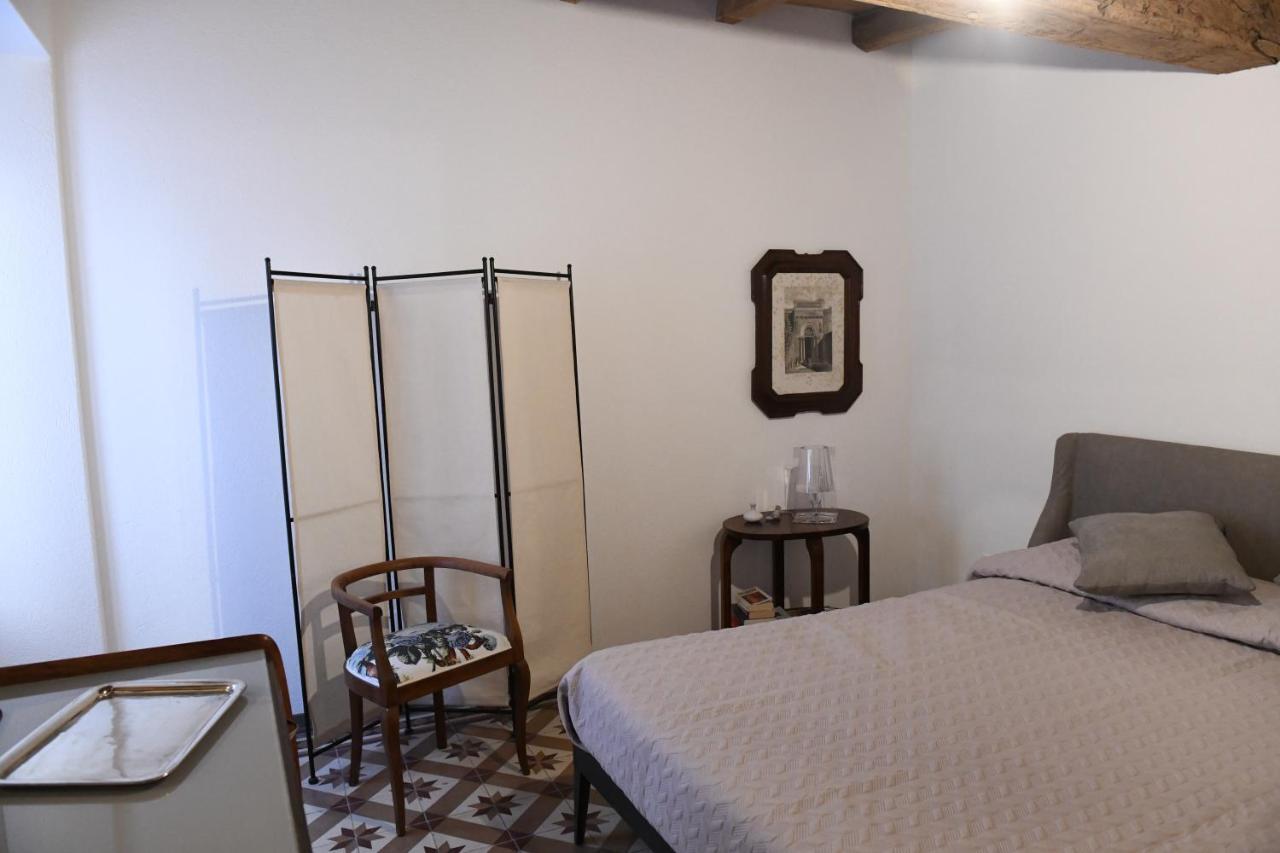 La Casa Di Eva Apartment Cuneo Bagian luar foto